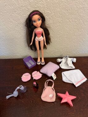 Vtg Bratz Stylin Salon N Spa Yasmin Doll Original Outfit Accessories 2001 MGA